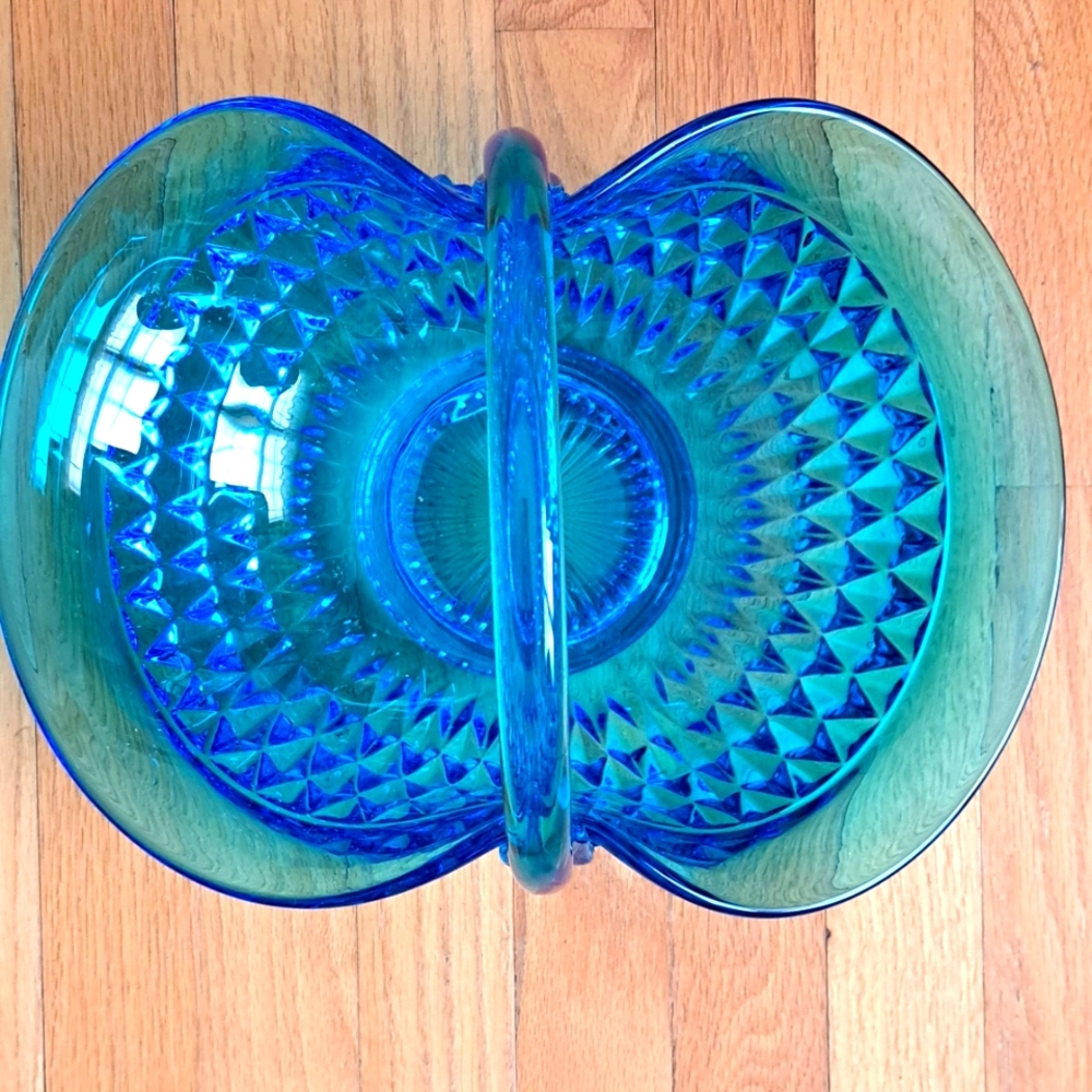 Vintage Tiara Indiana Diamond Cut Aqua Blue Glass Design Centerpiece Bowl
